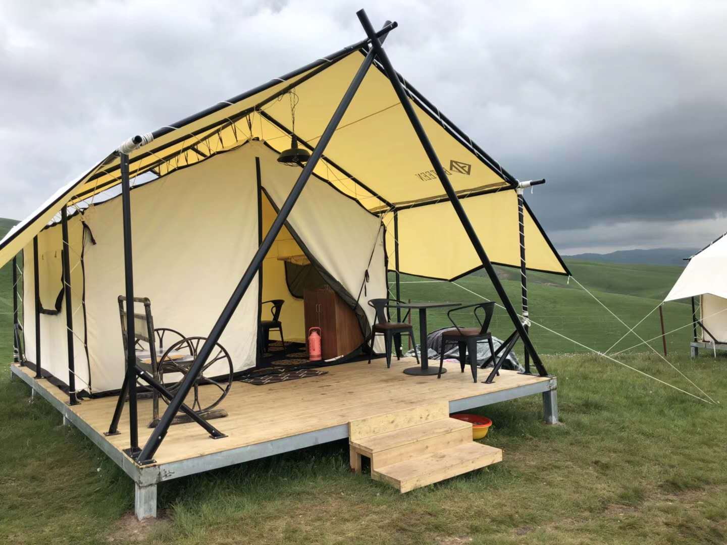 牧云帳篷營地 360°全景圖與折疊桌椅的戶外美學(xué)