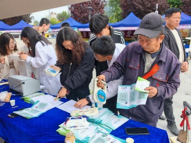 公共衛生系聯合青海省營養學會舉辦2025年全國科普日“三減三健”主題活動，深化營養健康服務